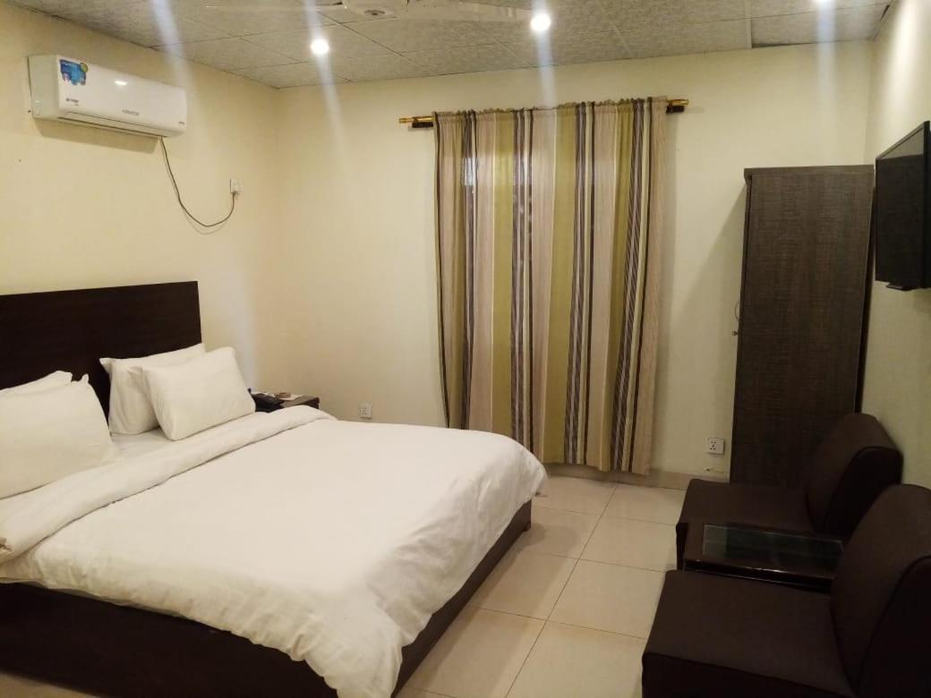 Elet Business Hotel Karachi Exterior photo